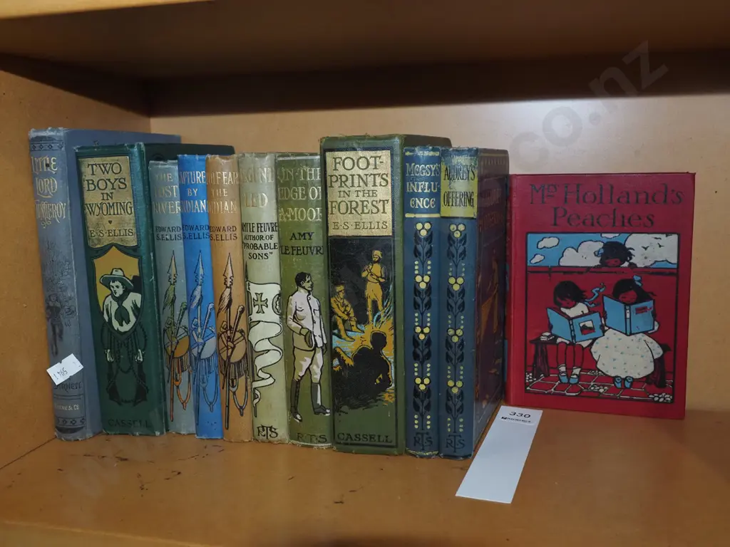 vintage books Image 1++
