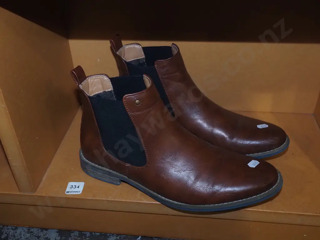 pair of gents Step On Air size 10 boots Image 1++