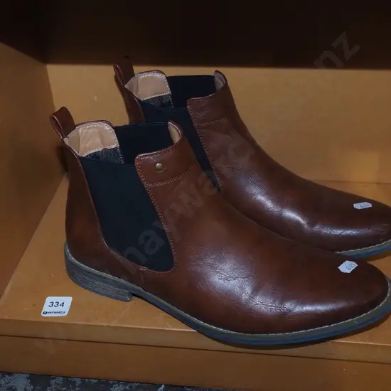 pair of gents Step On Air size 10 boots