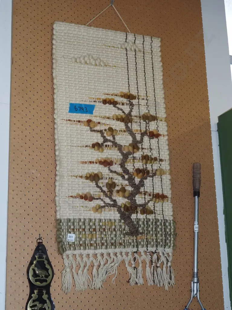 woven wall hanging Image 1++