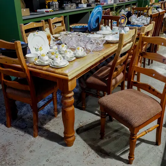 turned leg solid pine dining table with 6 matching ladder back chairs - wear to varnish 