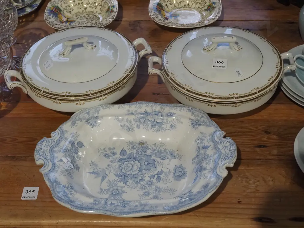 2x Empire Works lidded veges, blue and white floral dish Image 1++