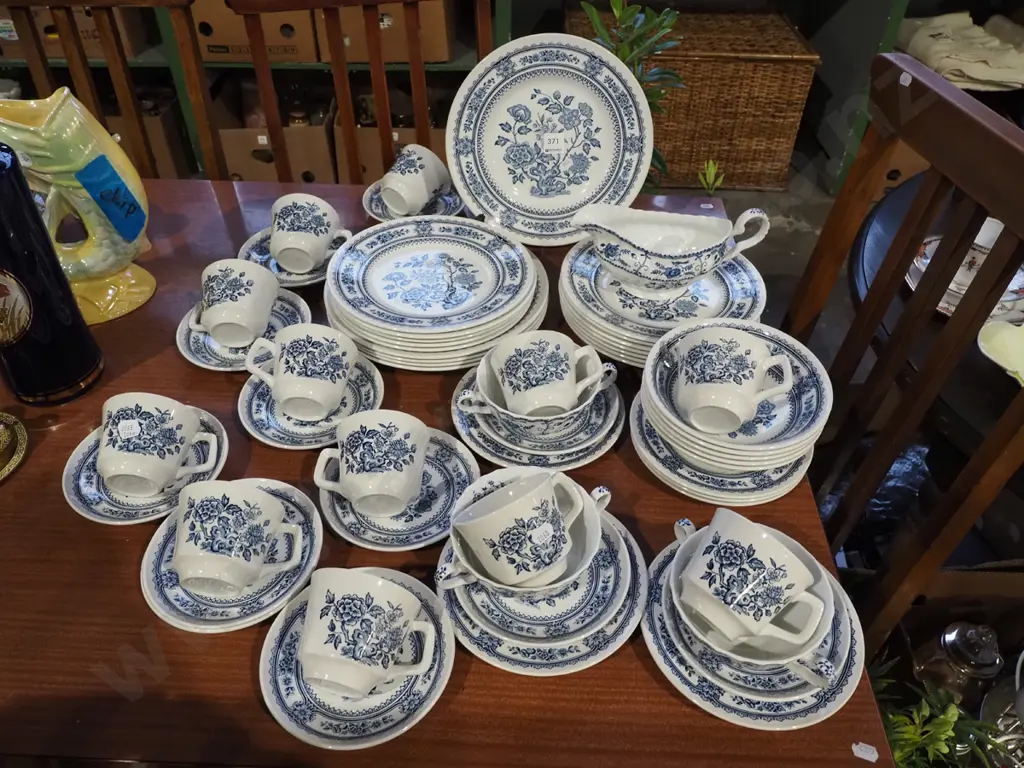 large assortment of Woods & Son Dorset items; plates, bowls etc Image 1++