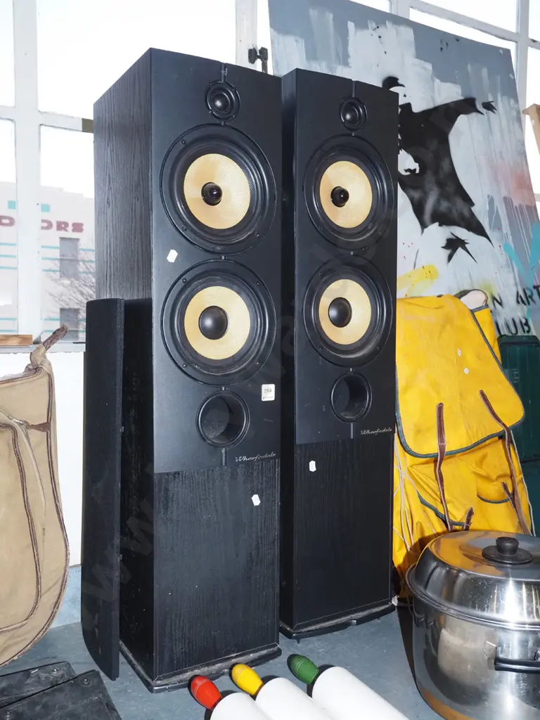 pair of Wharfedale Diamond 8.4 floor-standing speakers Image 1++