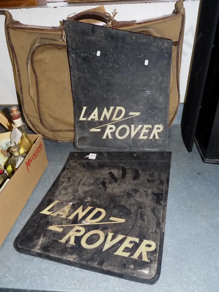2x Landrover mud flaps Image 1++