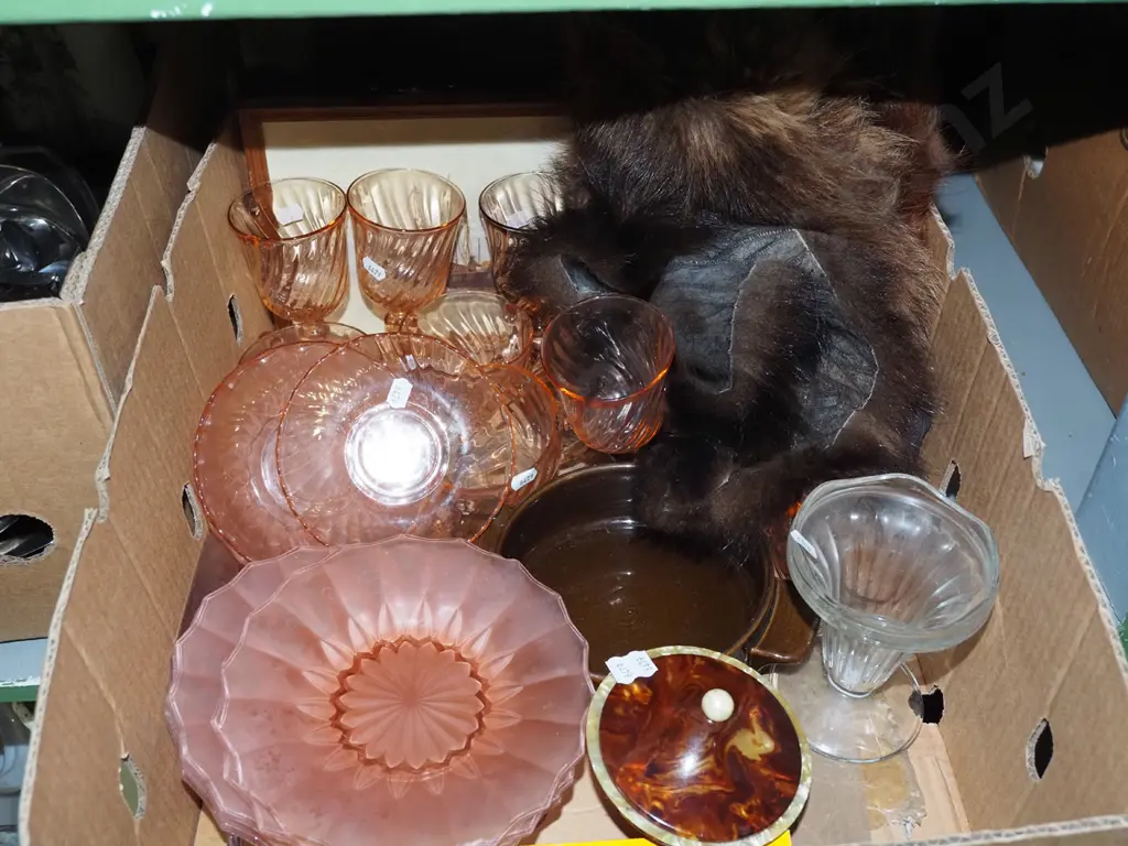 box; Arcoroc cups,saucers, animal furs etc Image 1++