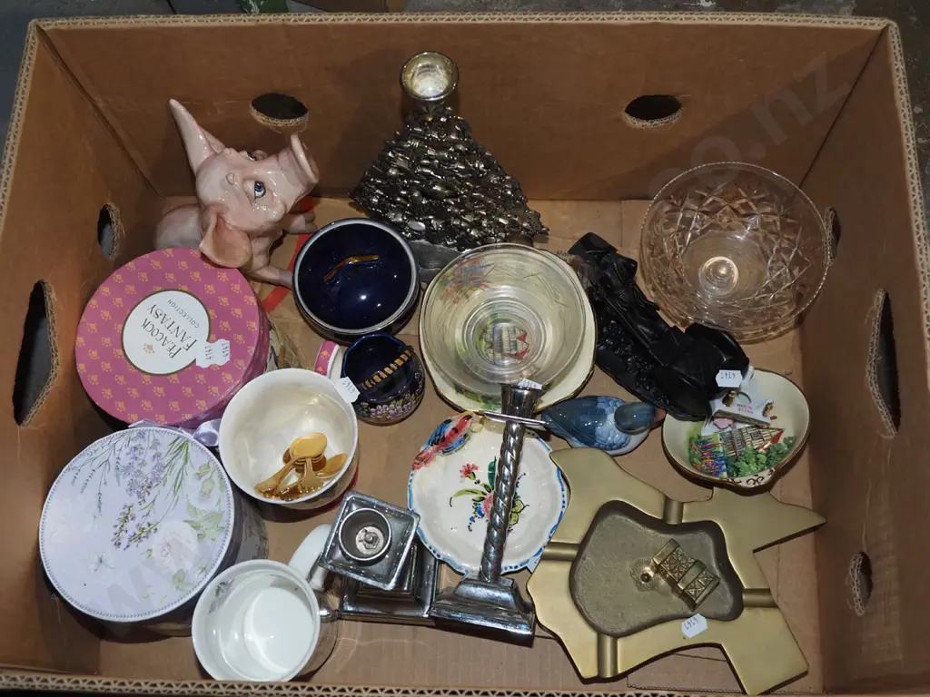box; candlesticks, brass ashtray, tins etc Image 1++