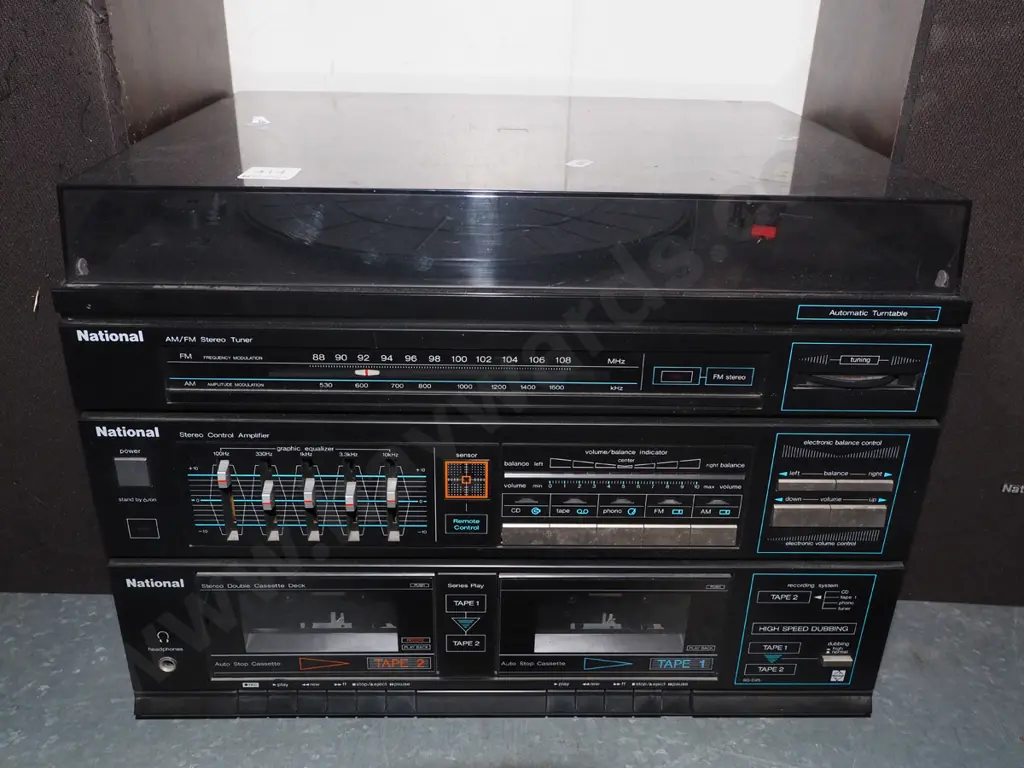 National stereo system, turntable, tuner, twin cassette Image 1++
