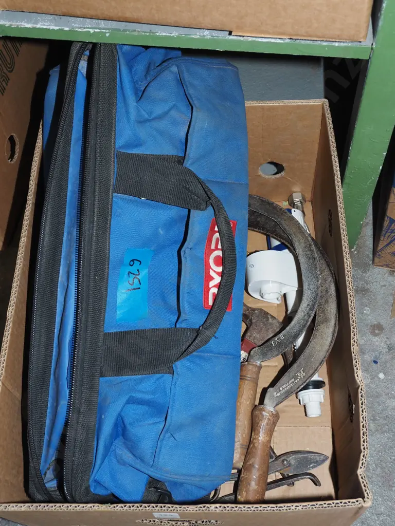 box; Ryobi tool bag, sickles, hammer etc Image 1++