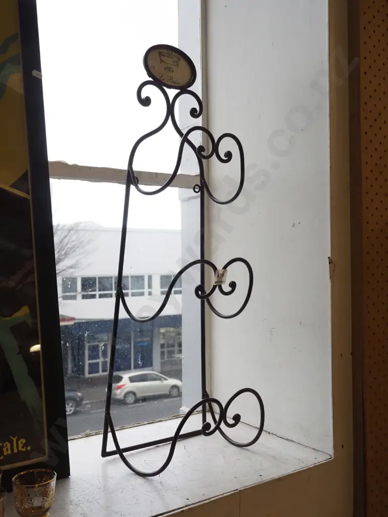 wrought metal wall mounted French themed towel rack H710 Image 1++