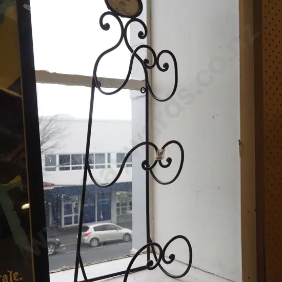 wrought metal wall mounted French themed towel rack H710