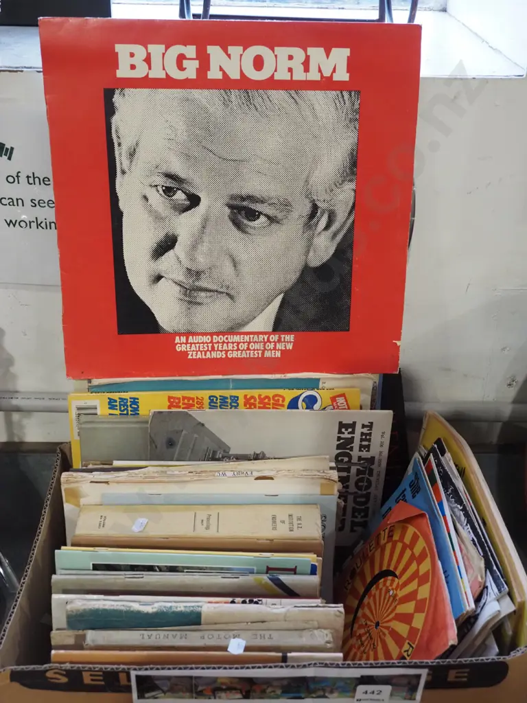 box; local publications, LP, 45s etc Image 1++
