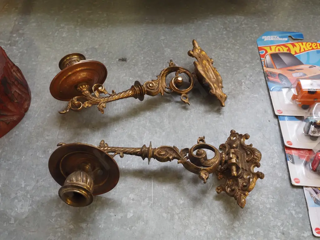 pair of cast brass piano sconces Image 1++