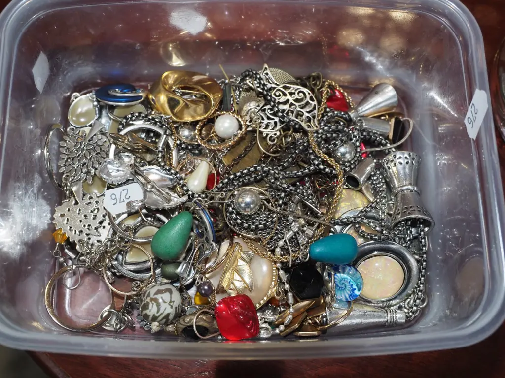 small tub of coins Image 1++