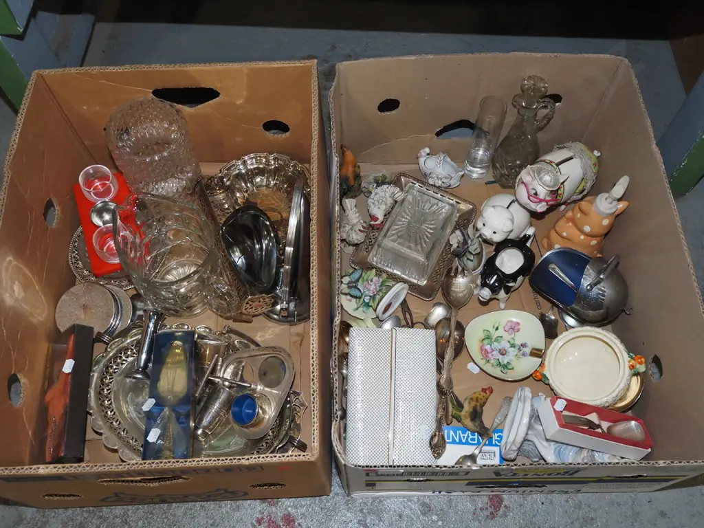 2x boxes; plated ware, glass jug, cutlery, cow creamers etc - red dots Image 1++