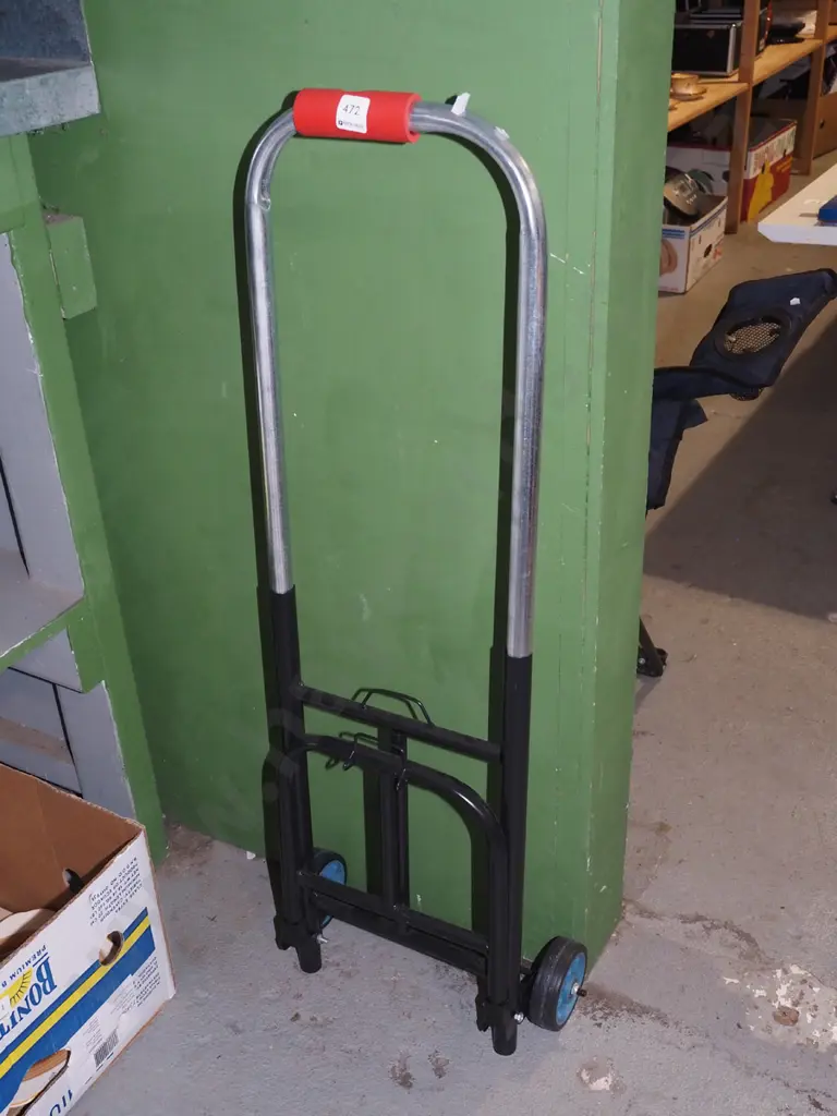 light weight foldaway sack barrow Image 1++