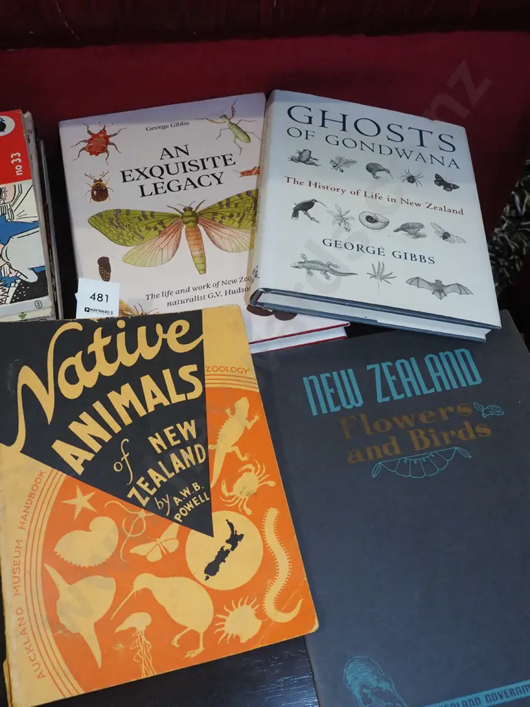 NZ natural history books Image 1++