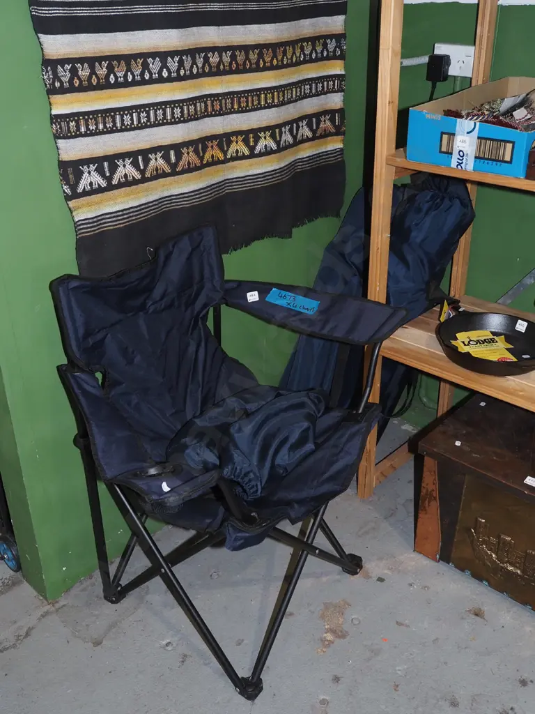 4x blue foldaway camping chairs Image 1++