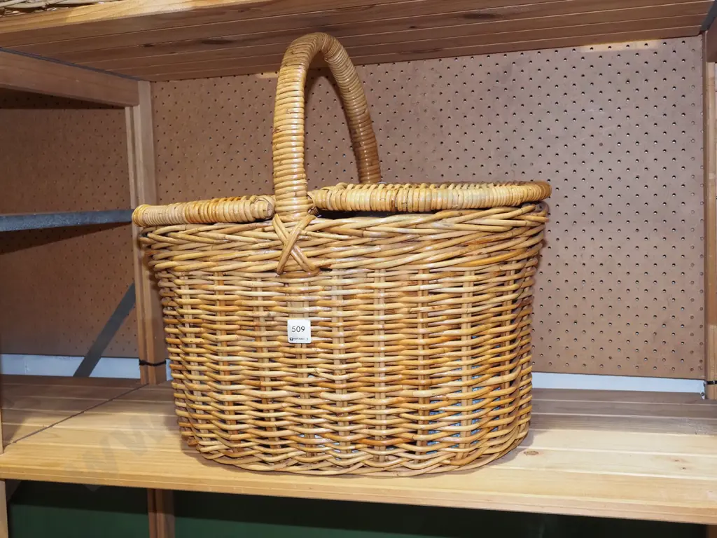 cane picnic hamper  Image 1++