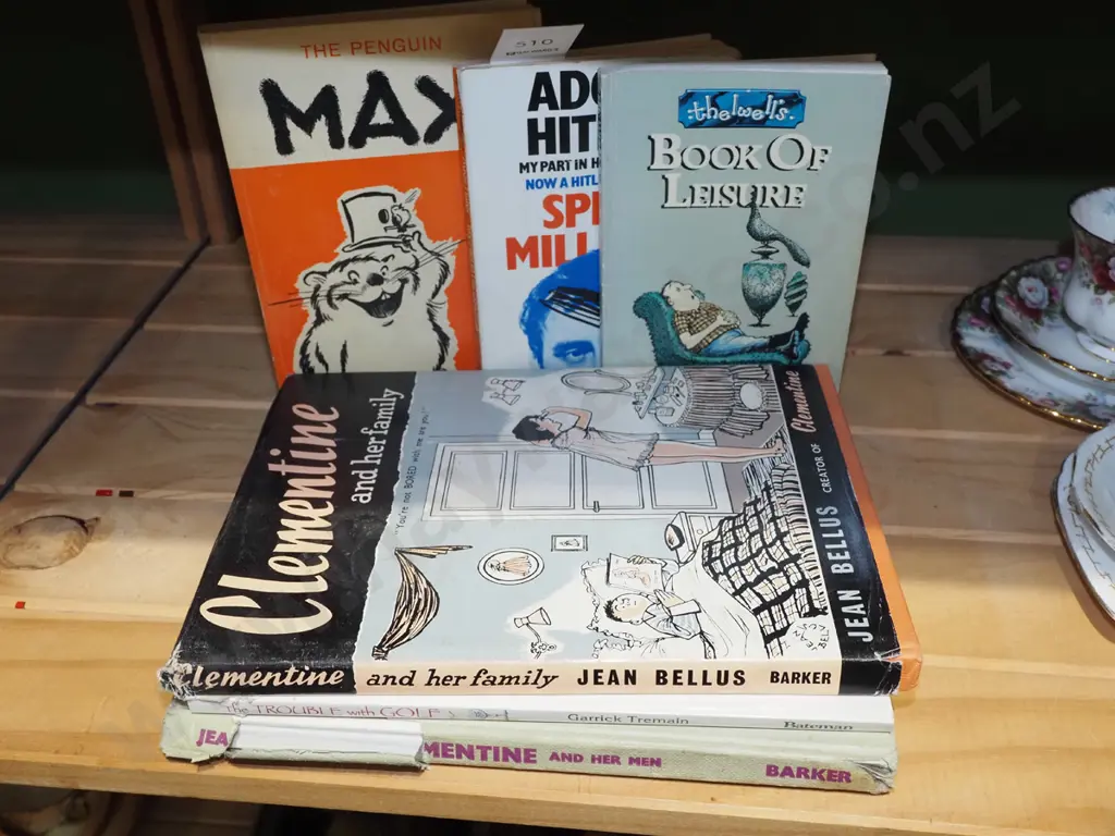 novelty books Image 1++