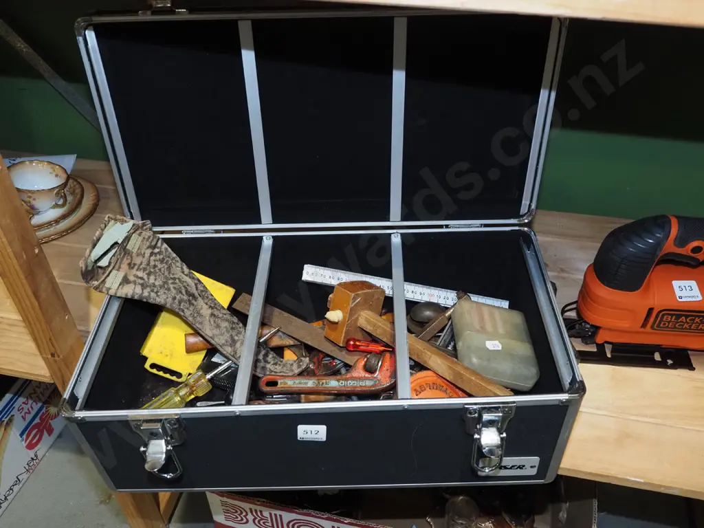 tool box and contents; venier calipers, marker gauge etc Image 1++