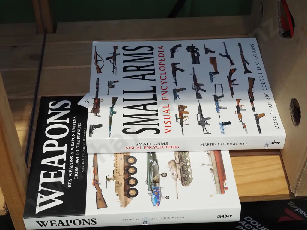 2x books - weapons/arms Image 1++