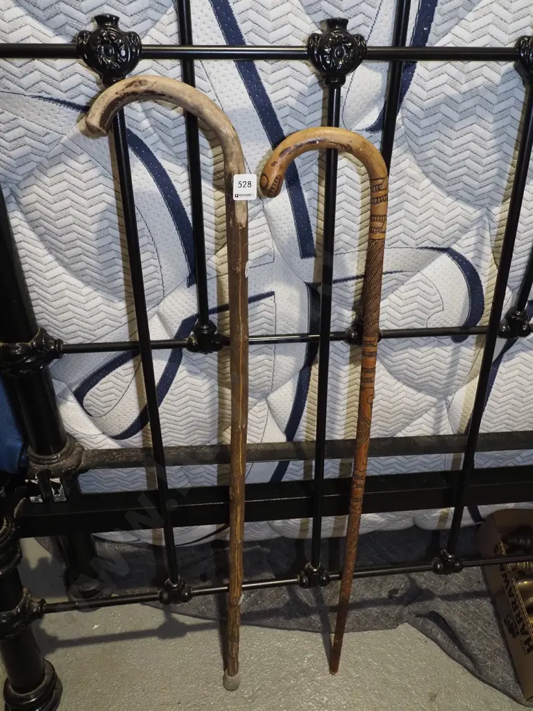 2x walking sticks Image 1++