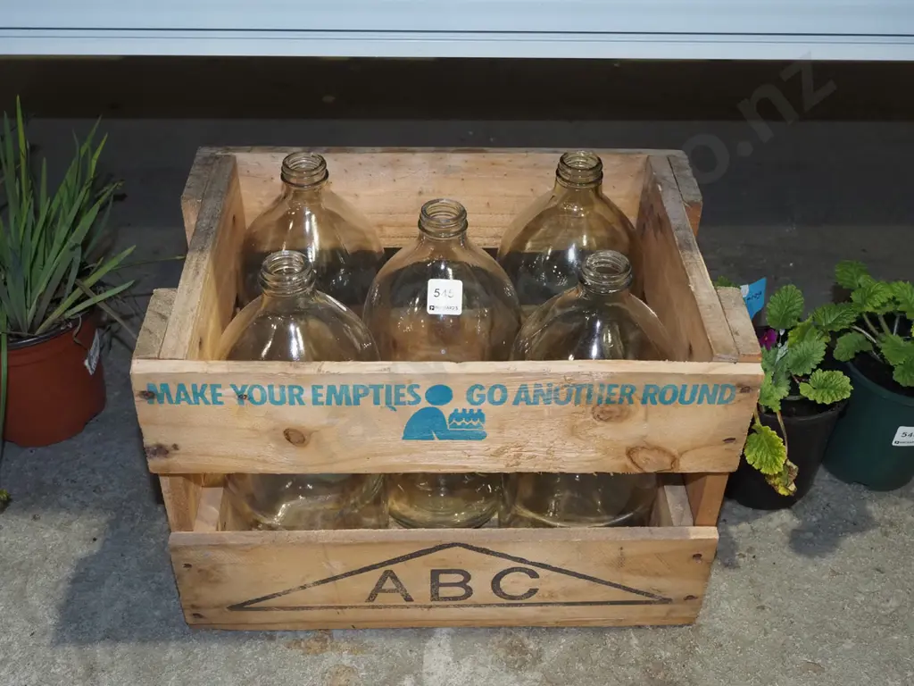 beer crate and 5 flagons Image 1++