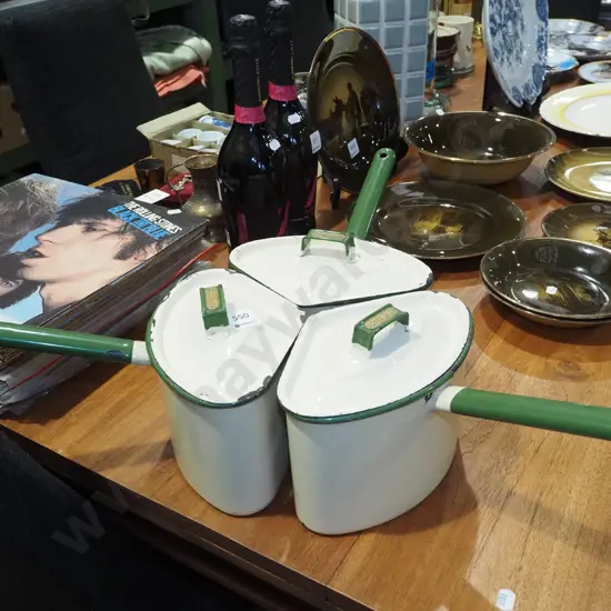 Judgeware enamel triangular 3 pot set
