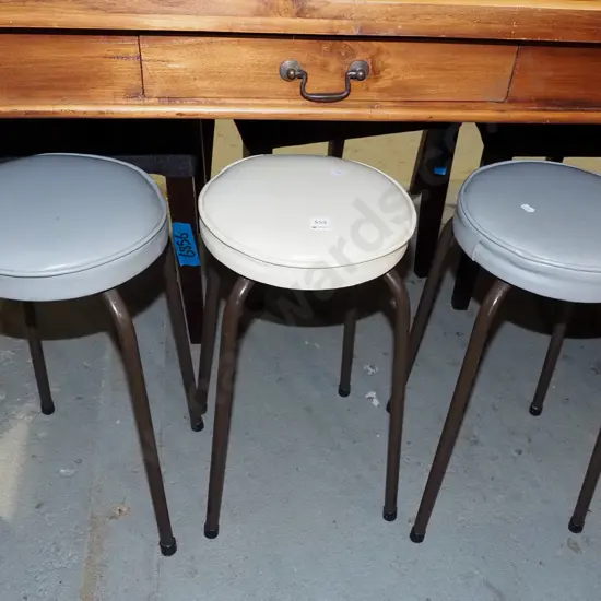 3x vinyl stools