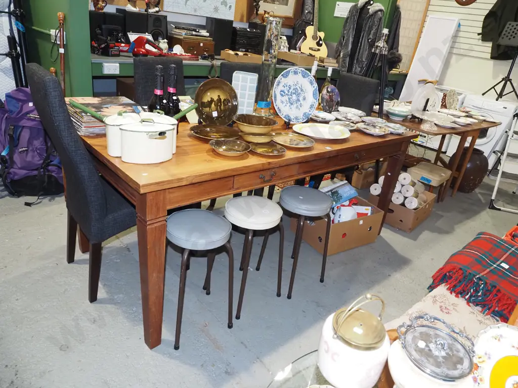 mahogany kitchen / dining table w/ 2 drawers and 4 upholstered high-back chairs H790 L1950 W940 Image 1++