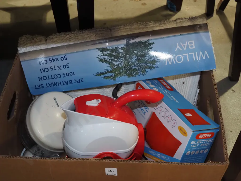 box; easy pour kettle, hand operated food processor, bath mat etc Image 1++