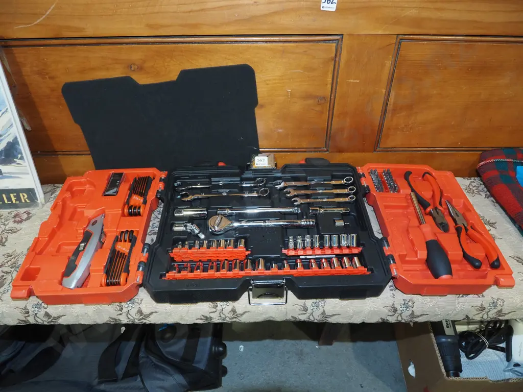 SCA automotive tool kit - missing some tools Image 1++
