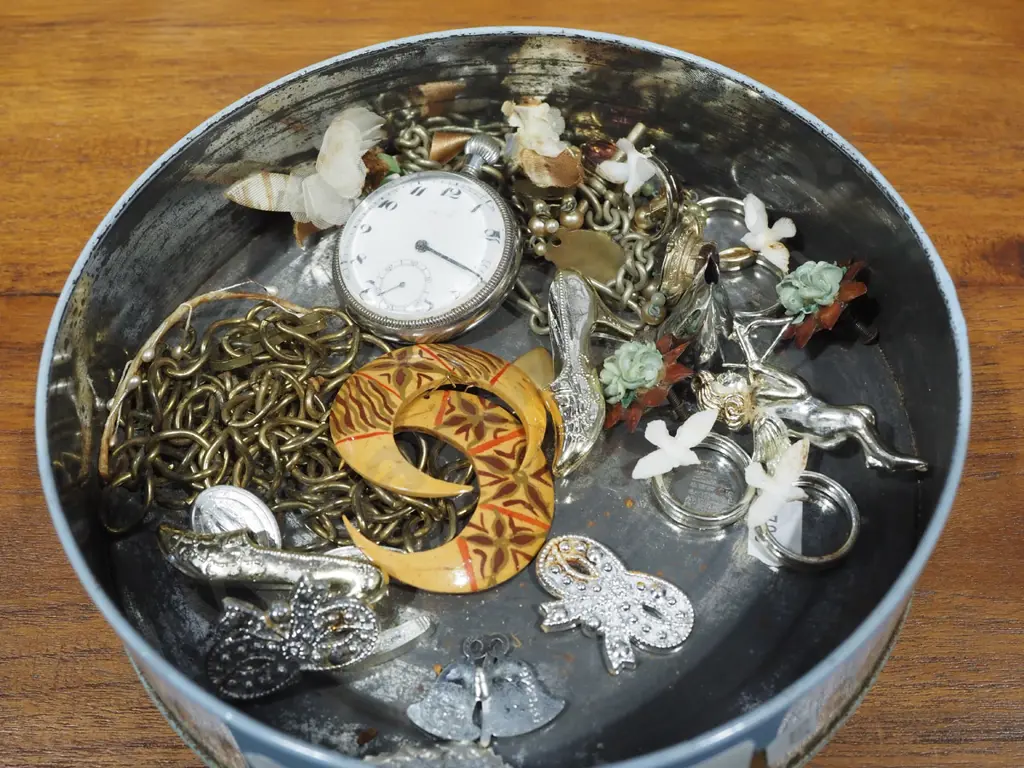 tub; fob watch and costume jewellery Image 1++