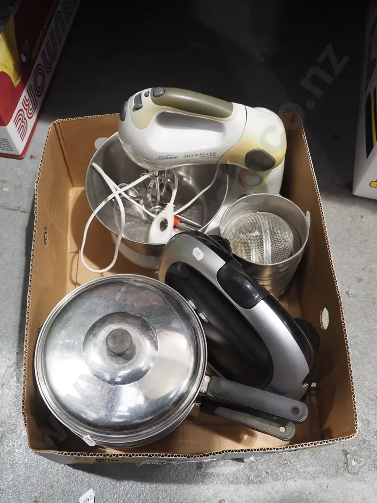 box; stainless steel pot, flour sifter, mixer etc Image 1++