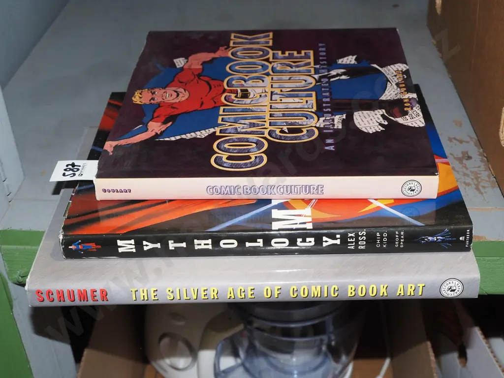 3x comic book coffee table books Image 1++