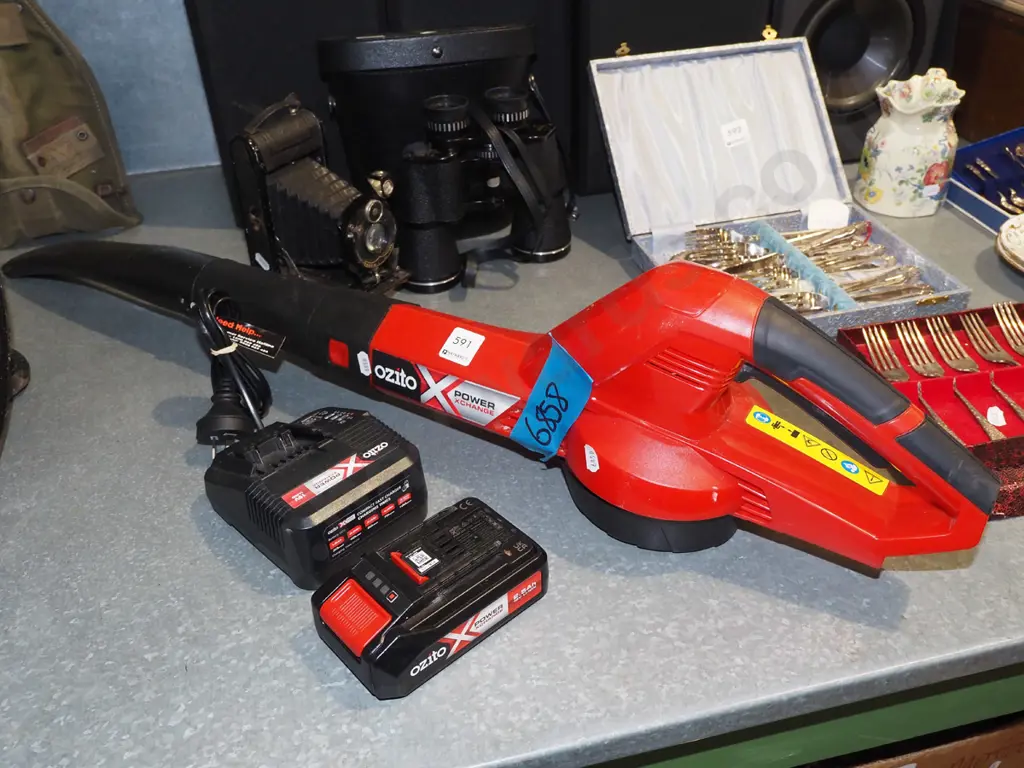 Ozito 18V battery leaf blower Image 1++