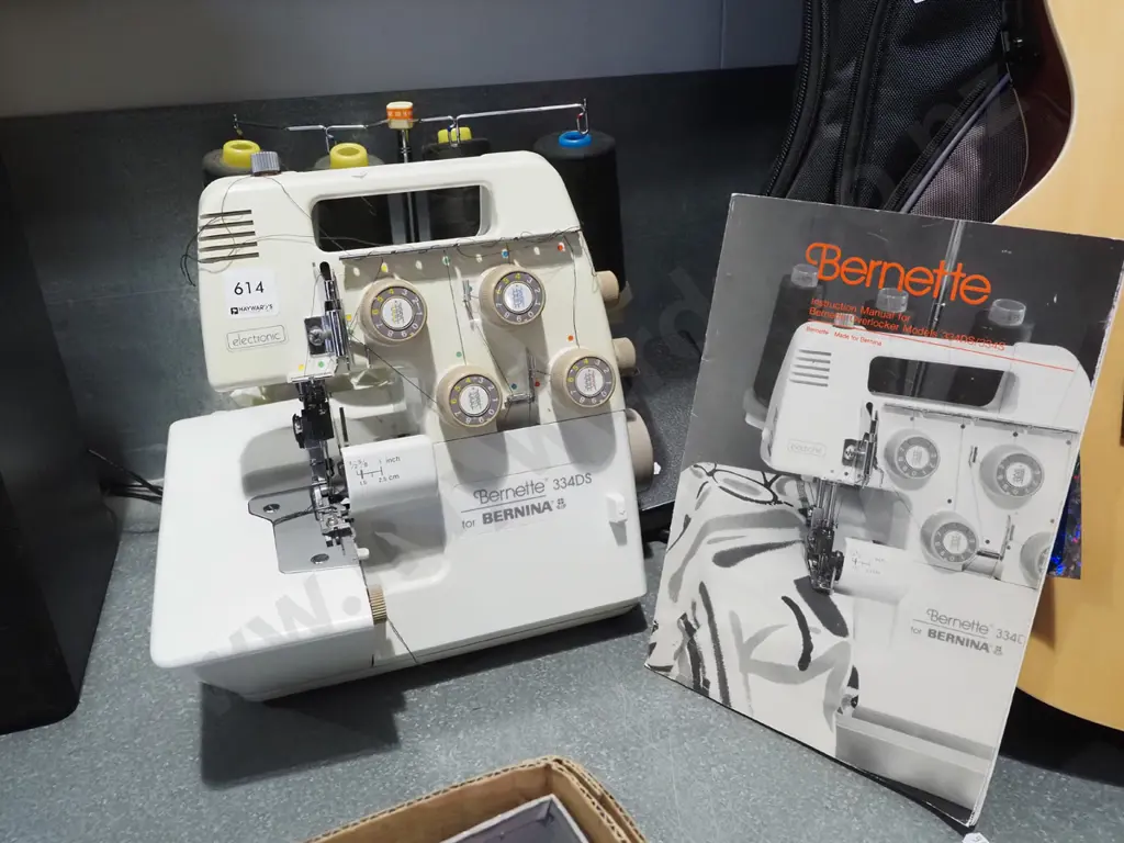 Bernina 4 spool overlocker Image 1++