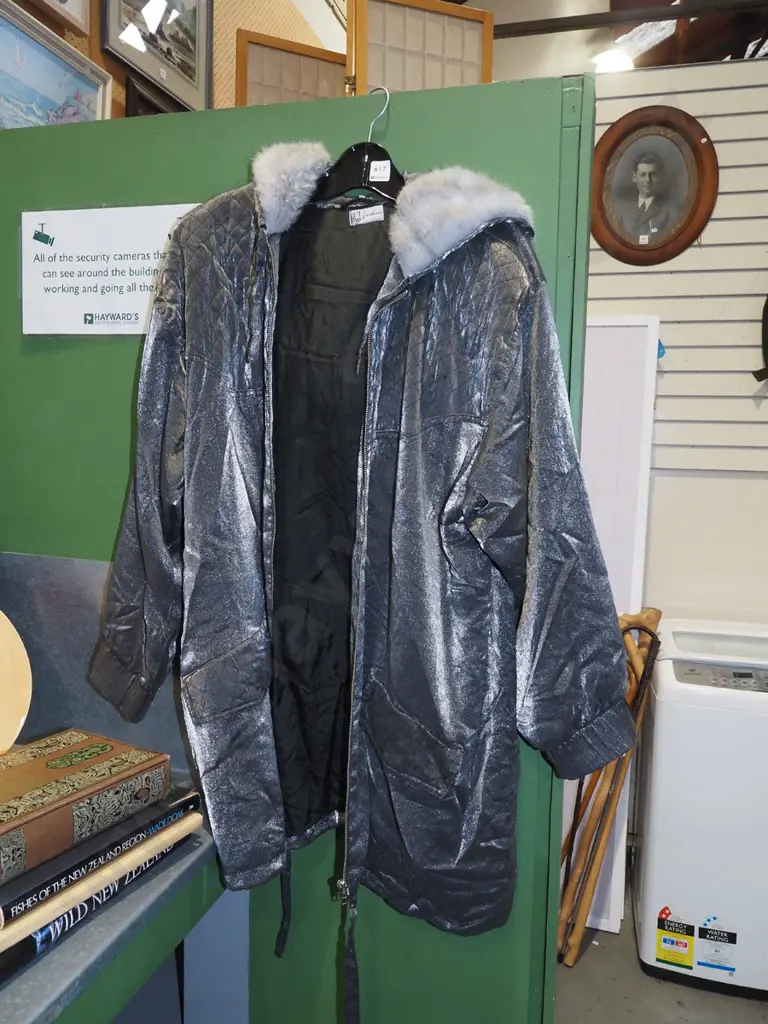 ladies faux fur trimmed grey coat size 44 Image 1++