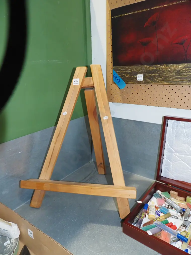 small rimu easel H560 Image 1++