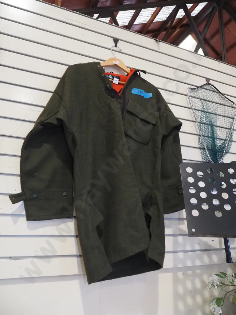 Swanndri green size medium bush shirt Image 1++