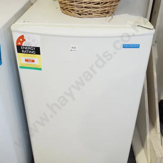 Telmann under bench fridge