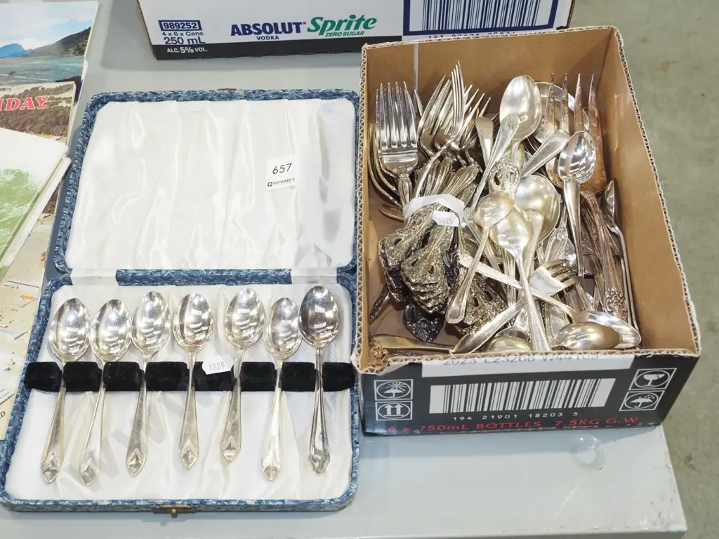 cased cutlery, plated cutlery Image 1++