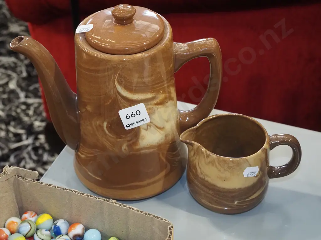 Temuka Te Rona coffee pot and creamer Image 1++