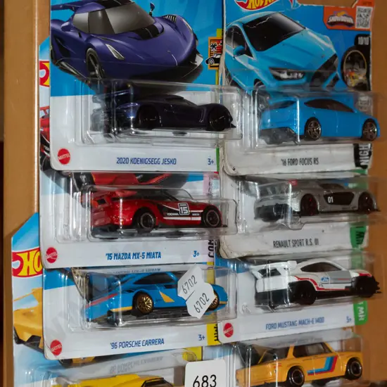 8x as new card Hotwheels vehicles