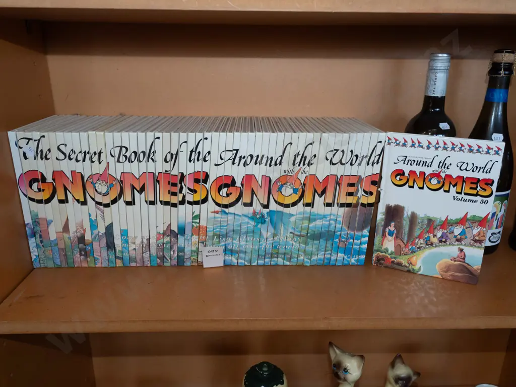 set of the Secret Book of Gnomes Around the World Image 1++