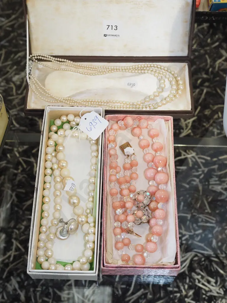 faux pearl necklace, 2 other beaded necklaces Image 1++