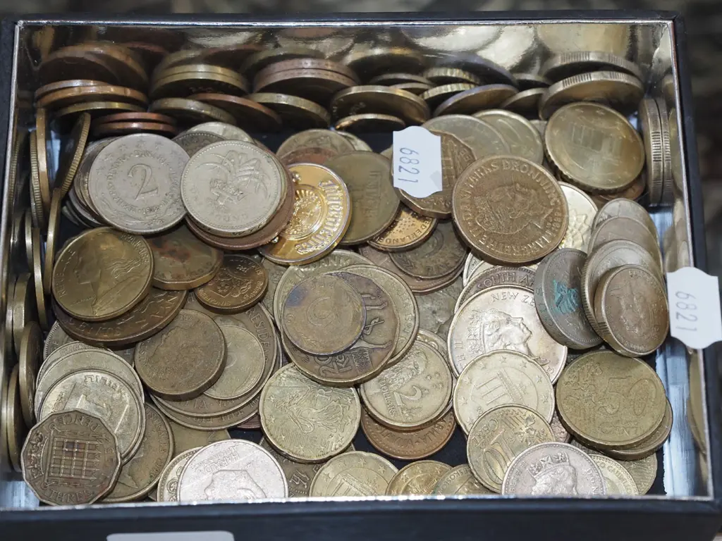 tin of coins Image 1++