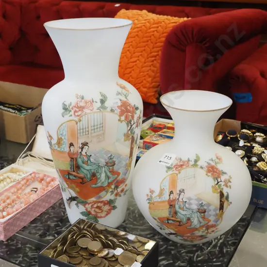 2x milk glass Asian vases Tallest H370