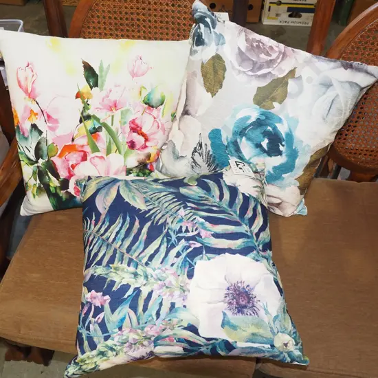 3x as new floral cushions